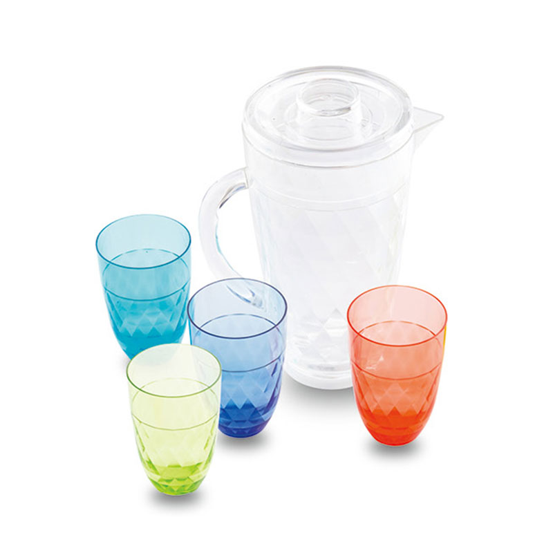 Vrč s četiri šalice